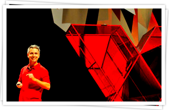 Professor Gustavo Reis palestrando no TEDxUnisinos